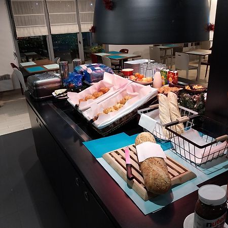 Kyriad Direct Marseille Est La Valentine La Penne-sur-Huveaune Eksteriør billede