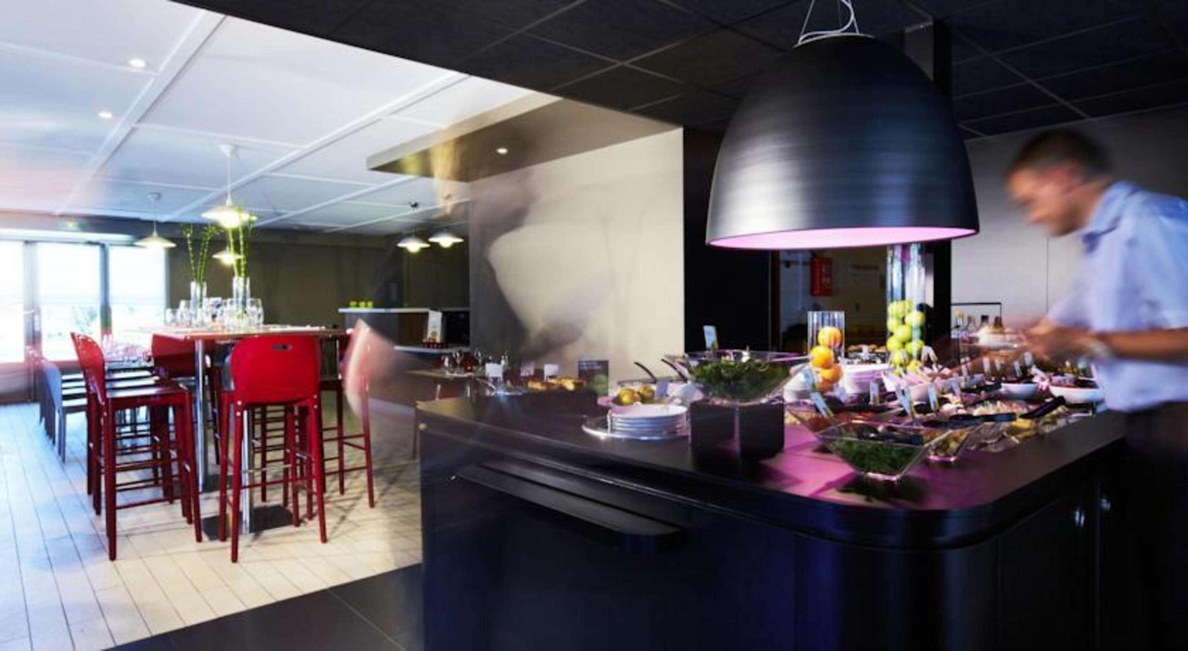 Kyriad Direct Marseille Est La Valentine La Penne-sur-Huveaune Eksteriør billede