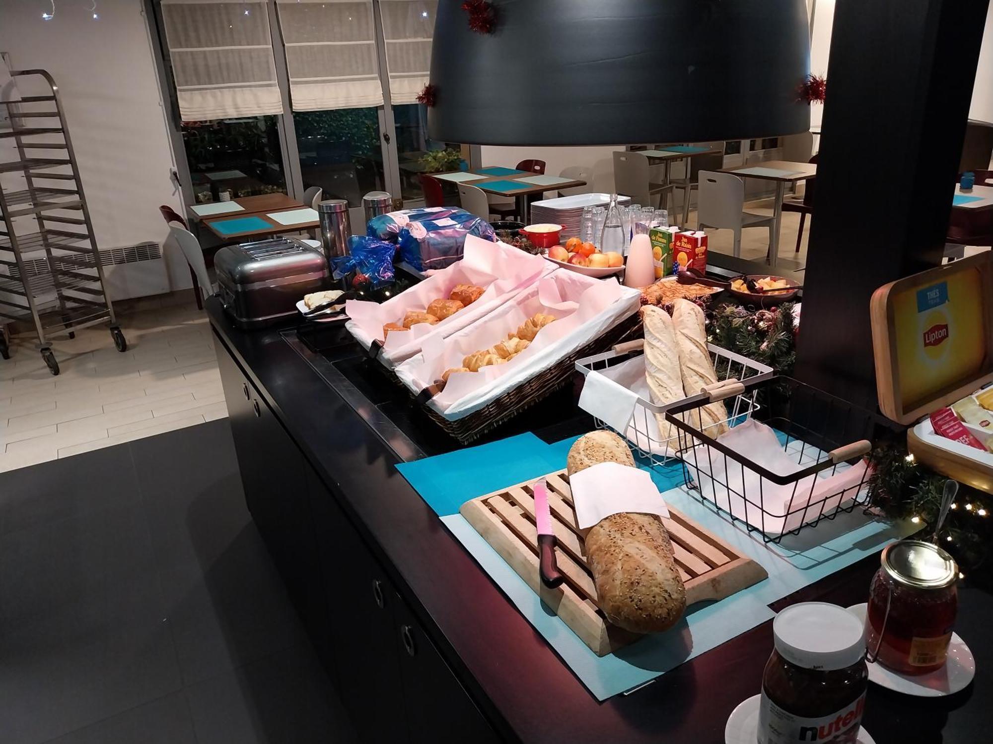 Kyriad Direct Marseille Est La Valentine La Penne-sur-Huveaune Eksteriør billede