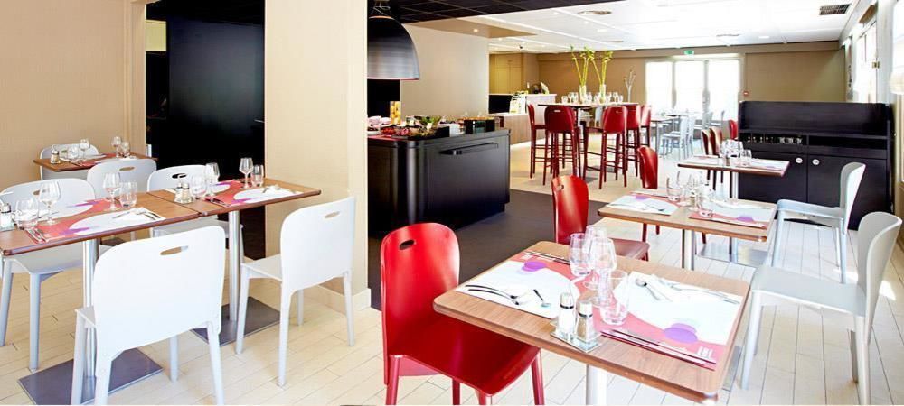 Kyriad Direct Marseille Est La Valentine La Penne-sur-Huveaune Eksteriør billede